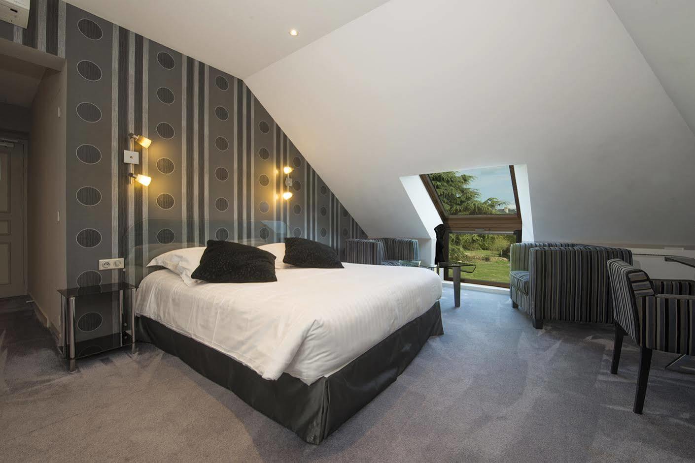 Logis Auberge Bienvenue Doué-la-Fontaine Zewnętrze zdjęcie